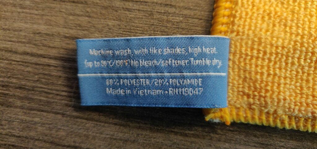 E-cloth label showing 80% polyester and 20% polyamide